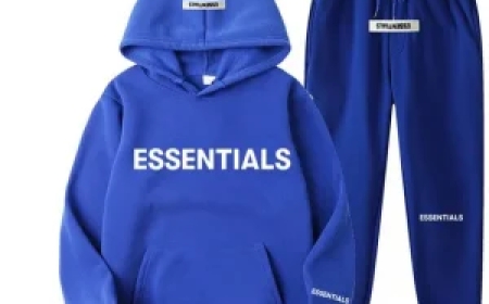 Essentials Hoodie – Classic Fit, Minimal Style for Everyday Wear