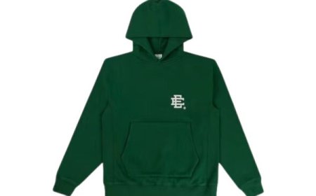 How EssentialClothing Is Shaping the New Casual Look