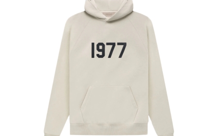 Essentials Sweatshirt: A Modern Staple of Minimal Streetwear