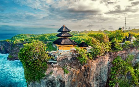 Uluwatu Temple: Bali’s Cliffside Gem with Ocean and Culture
