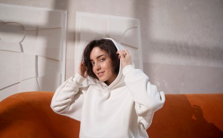 Cozy Style That Speaks Comfort: Hoodies for Women 