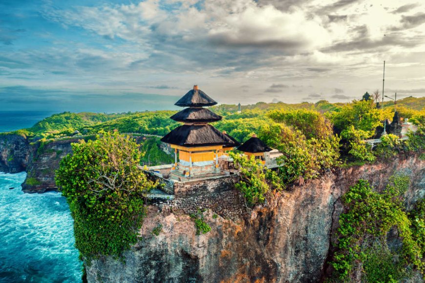 Uluwatu Temple: Bali’s Cliffside Gem with Ocean and Culture