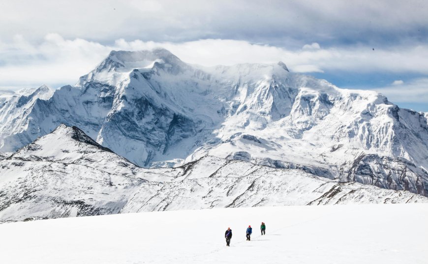 Pisang climbing peak guide